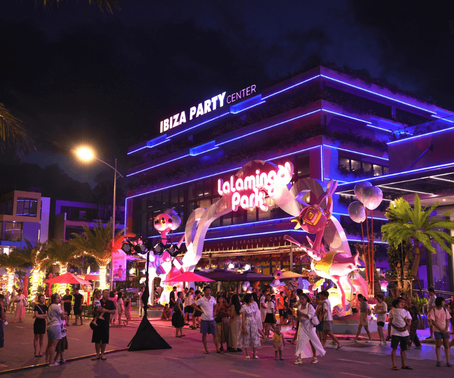 Flamingo Ibiza Hải Tiến sôi động về đêm
